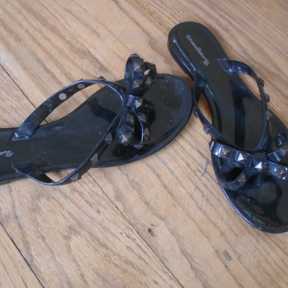 Womens thong sandals by chemistry black sz6